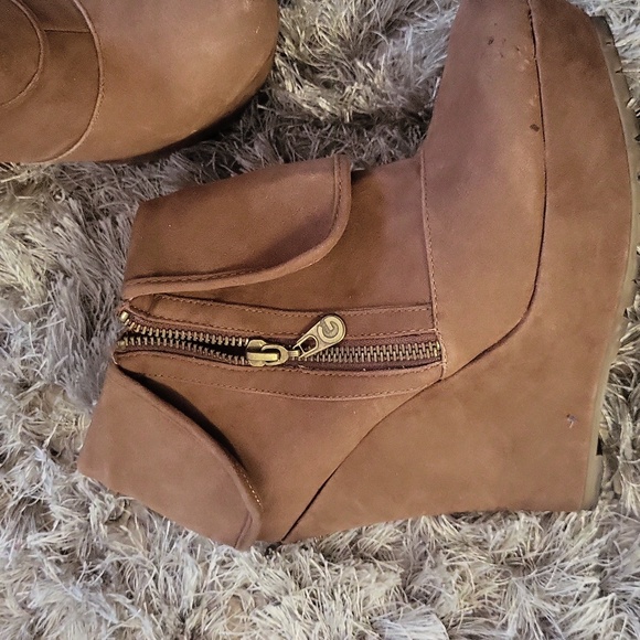 Guess Tan Wedge Ankle Boots - Picture 4 of 6